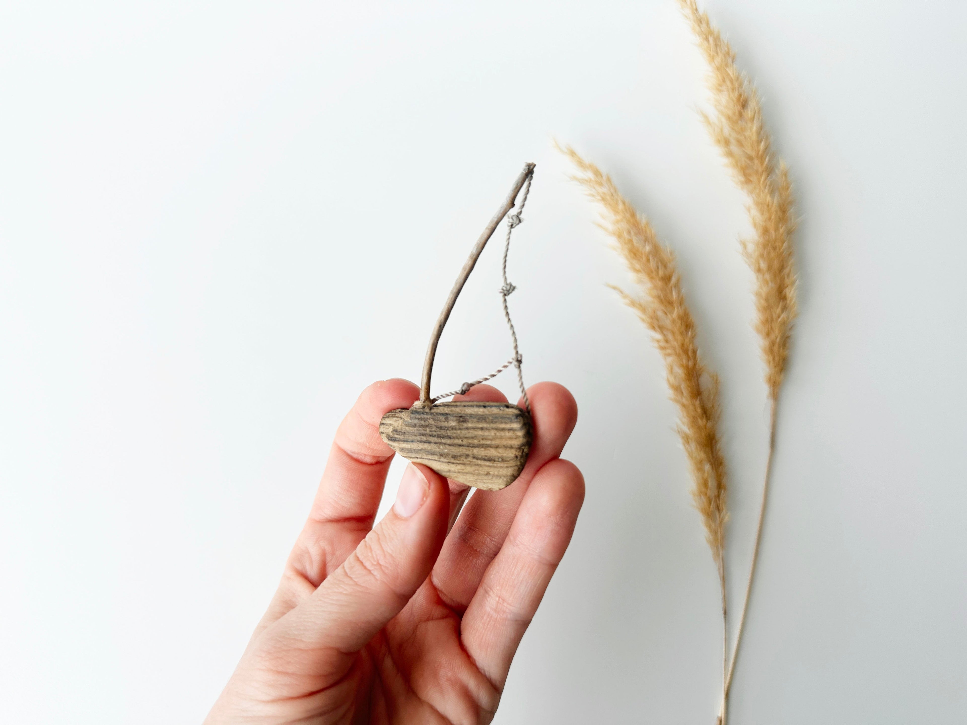 Driftwood Magnet Sailboat No.10 – Handmade Nautical Home Decor